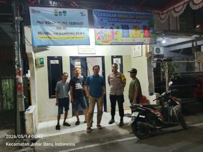 
					Jaga Malam Tetap Kondusif, Polisi Sambang Satkamling Perkuat Warga Deteksi Dini Tawuran