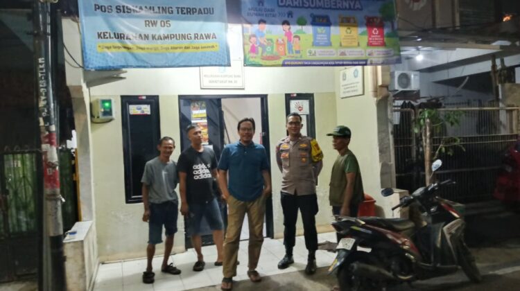Jaga Malam Tetap Kondusif, Polisi Sambang Satkamling Perkuat Warga Deteksi Dini Tawuran