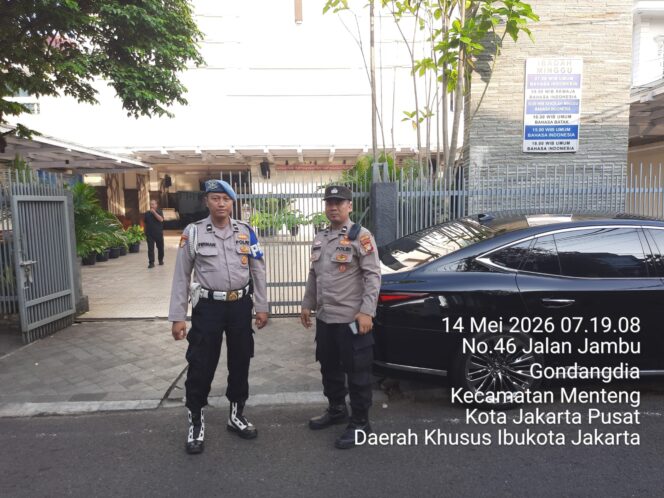 
					Pengamanan Ketat Polsek Metro Menteng Iringi Ibadah Kenaikan Isa Almasih di Gereja HKBP Menteng