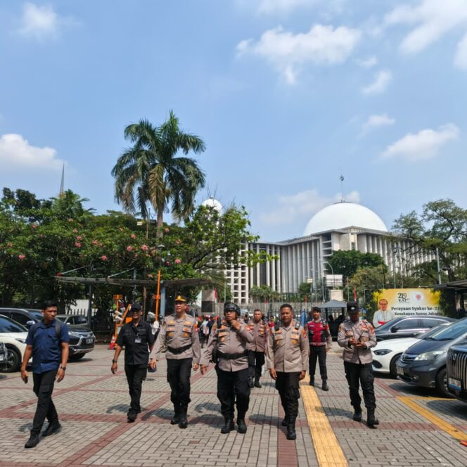 
					Waka Polres Metro Jakarta Pusat Cek Langsung Kesiapan Pengamanan Misa Kenaikan Isa Al Masih di Katedral