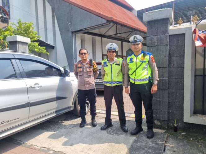 
					Polsek Tanah Abang Laksanakan Pengamanan Ibadah Kenaikan Isa Almasih di GKPA Bendungan Hilir