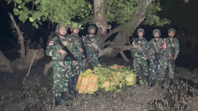 Yonarmed 12 Kostrad Gagalkan Penyelundupan 50 Krat Minuman di Perbatasan RI–RDTL