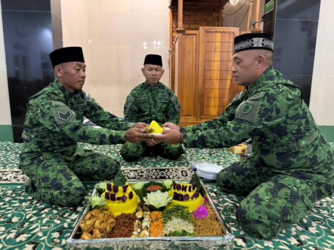 
					Doa Bersama dan Renungan Suci Warnai HUT ke-66 Yonif 320 Kostrad