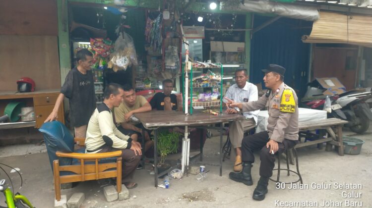 Sambang Pasar Gembrong, Bhabinkamtibmas Galur Ajak Security Tingkatkan Kewaspadaan