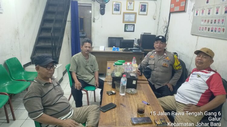 Perkuat Cooling System, Bhabinkamtibmas Galur Sambangi Pos Kamling RW 04