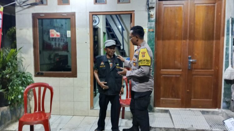 Patroli Malam dan Sambang Siskamling, Polisi Ajak Warga Kampung Rawa Tingkatkan Kewaspadaan