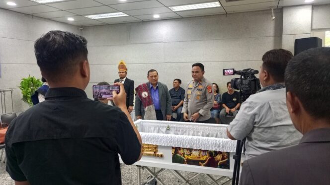 
					Monitoring Giat Wakapolda Metro Jaya Melayat ke Rumah Duka Sentosa Senen