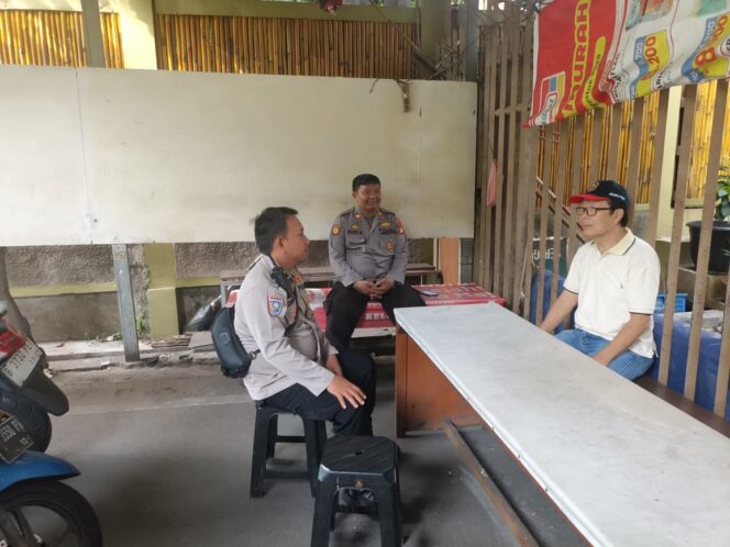 
					Kapolsubsektor Rajawali dan Bhabinkamtibmas Berikan Konsultasi Hukum kepada Warga Gunung Sahari Utara