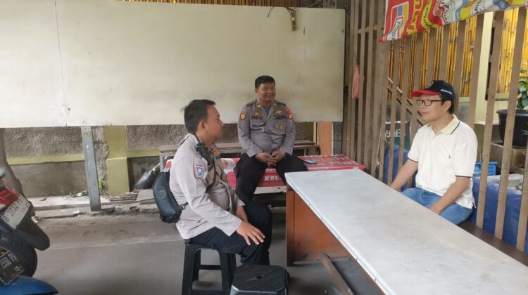 Kapolsubsektor Rajawali dan Bhabinkamtibmas Berikan Konsultasi Hukum kepada Warga Gunung Sahari Utara