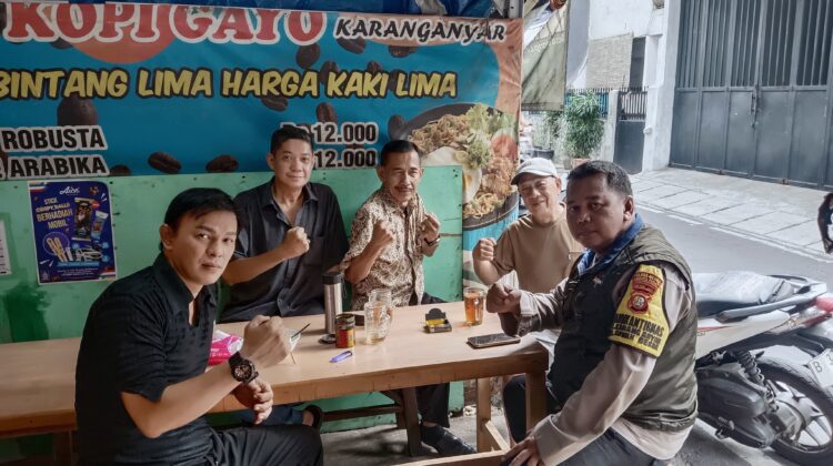 Bhabinkamtibmas Karang Anyar Perkuat Sinergi dengan Potensi Masyarakat Dengan Semangat SABUK Kamtibmas