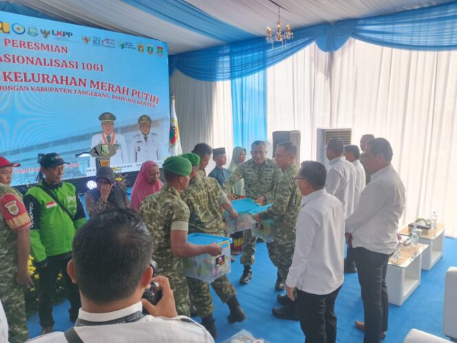 
					Kasdam Jaya didampingi Danrem 052/Wkr Hadiri Operasionalisasi 1.061 Koperasi Merah Putih di KMP Ciakar