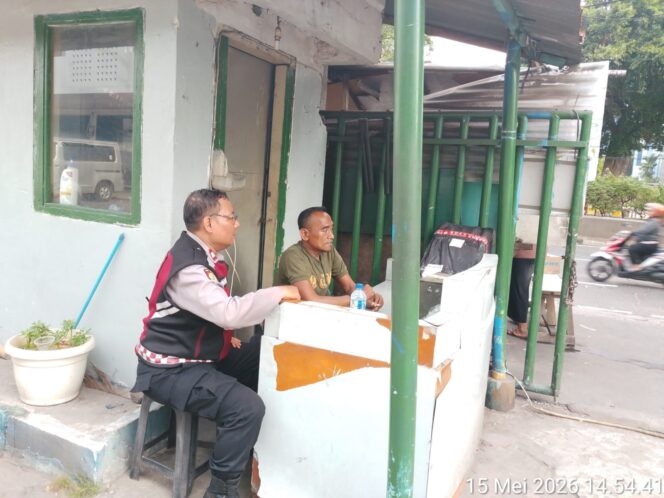
					Libur Panjang Panit Samapta Tingkatkan Patroli Jalan Kaki” Serap Aspirasi Warga di Pos Keamanan Jayakarta