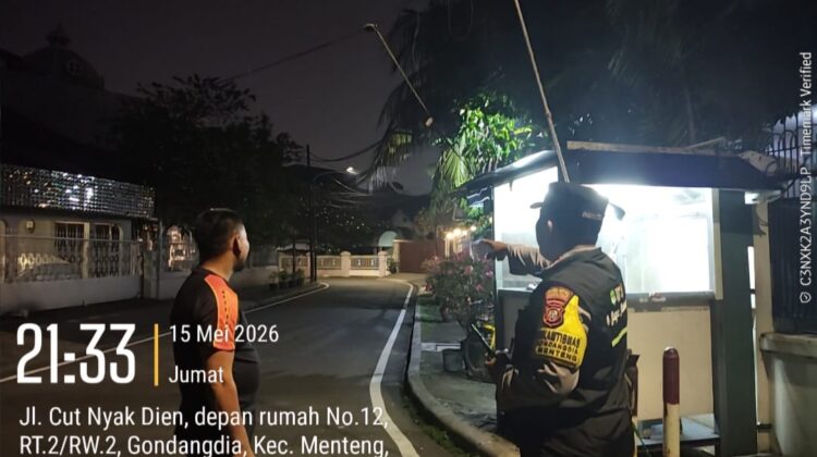 Patroli Malam Ditingkatkan, Bhabinkamtibmas Gondangdia Sambangi Satkamling