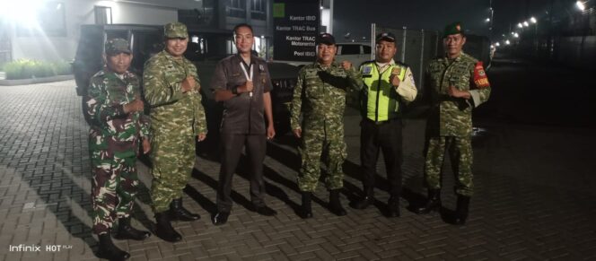 
					Patroli Gabungan Koramil 03/Ps.Rebo-Ciracas dan Komduk Perkuat Keamanan Wilayah Pasar Rebo