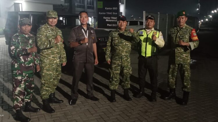 Patroli Gabungan Koramil 03/Ps.Rebo-Ciracas dan Komduk Perkuat Keamanan Wilayah Pasar Rebo