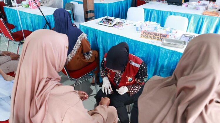 Polri Untuk Masyarakat : Polda Jatim Gelar Baksos dan Bakkes untuk Ribuan Warga di Nganjuk