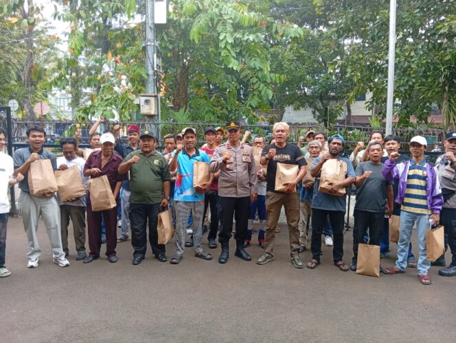 
					Polsek Senen Gelar Jumat Berkah dan Apel Sabuk Kamtibmas, Perkuat Sinergi Warga Jaga Jakarta