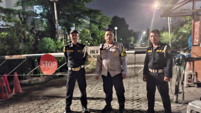 
					Menjaga Kampung Tetap Aman, Bhabinkamtibmas Gunung Sahari Selatan Perkuat Kebersamaan dengan Warga