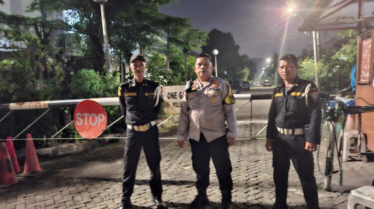 Menjaga Kampung Tetap Aman, Bhabinkamtibmas Gunung Sahari Selatan Perkuat Kebersamaan dengan Warga