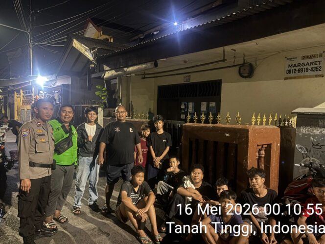 
					Humanis dan Dialogis, Patroli Satkamling Polisi Pererat Kedekatan dengan Warga