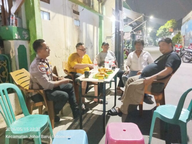 
					Cooling System Malam Hari, Polisi dan Pengurus RW 07 Kampung Rawa Patroli Jaga Kondusifitas Wilayah