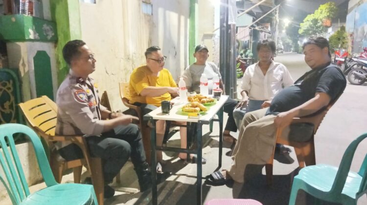 Cooling System Malam Hari, Polisi dan Pengurus RW 07 Kampung Rawa Patroli Jaga Kondusifitas Wilayah