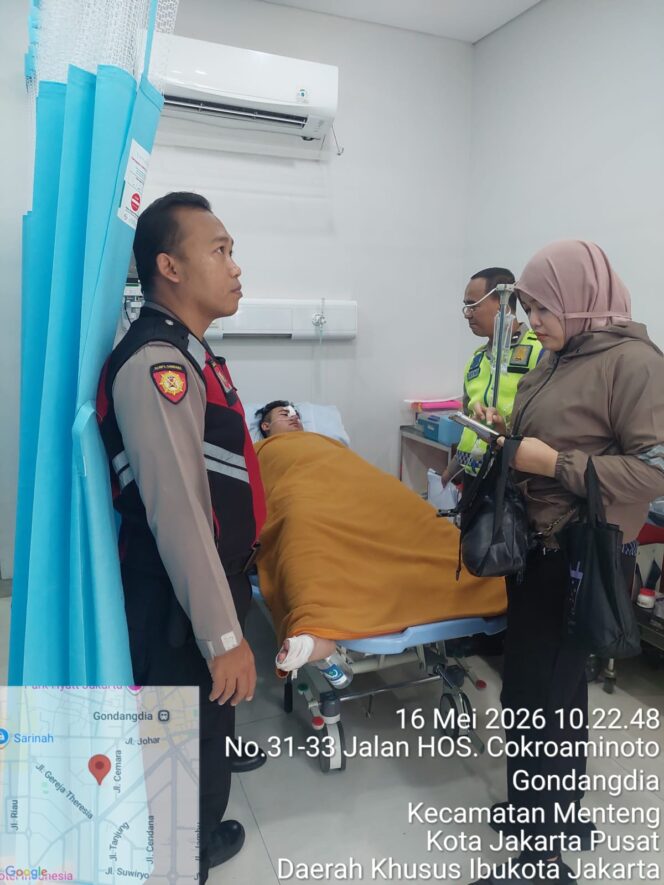 
					Respon Cepat Laporan 110, Polsek Metro Menteng Tangani Laka Tunggal di Jalan HOS Cokroaminoto