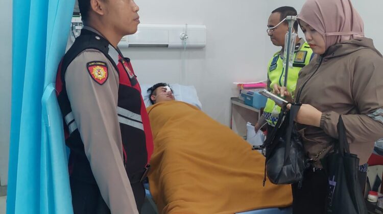 Respon Cepat Laporan 110, Polsek Metro Menteng Tangani Laka Tunggal di Jalan HOS Cokroaminoto