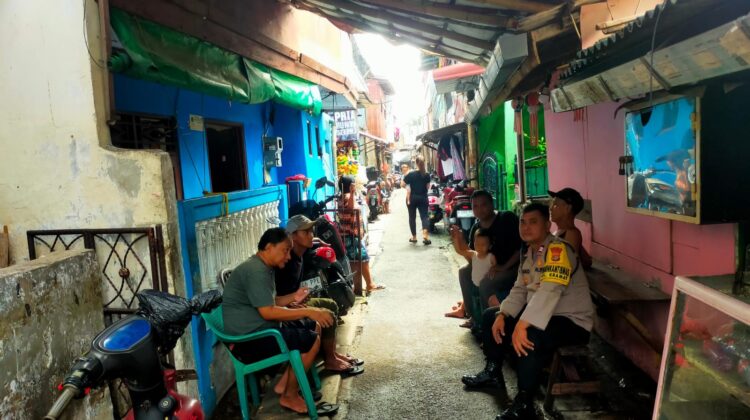 Bhabinkamtibmas Kramat Sambangi Warga, Ajak Orang Tua Cegah Tawuran dan Narkoba