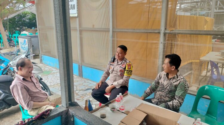 Duduk Bersama Warga, Bhabinkamtibmas Kebon Kosong Hadir Menjaga Keamanan dengan Hati