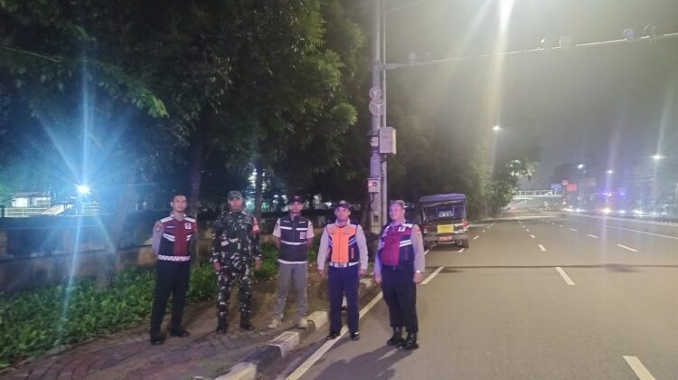 Penjagaan 3 Pilar Sawah Besar Jelang Malam Hari” Cegah Balap Liar di Gunung Sahari Raya