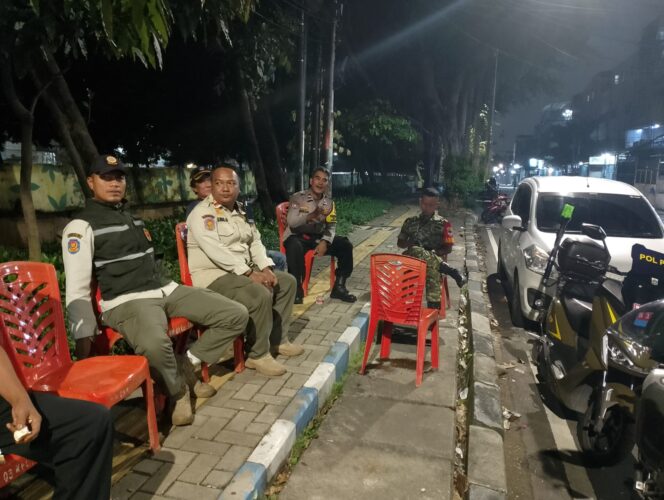 
					Sabuk Kamtibmas Kartini Diperkuat, dengan Pos Terpadu RW. 03″ Tiga Pilar dan Warga” Antisipasi Tawuran dan Balap Liar Jalan Kartini Raya