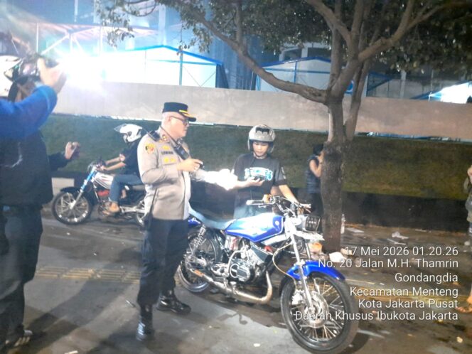 
					Kapolsek Metro Menteng Pimpin Patroli Cipkon di Bundaran HI, Bubarkan Kerumunan Pemotor di Kawasan Mh Thamrin