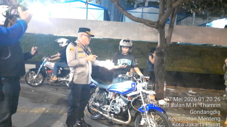 Kapolsek Metro Menteng Pimpin Patroli Cipkon di Bundaran HI, Bubarkan Kerumunan Pemotor di Kawasan Mh Thamrin