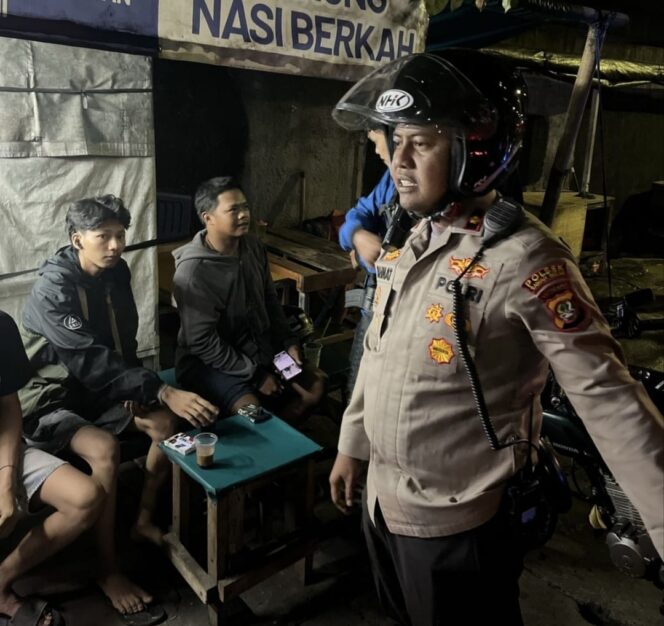 
					Patroli Bermotor Malam Panjang, Kapolsek Sawah Besar Pimpin Langsung 16 Personel Antisipasi Tawuran dan Kejahatan Jalanan