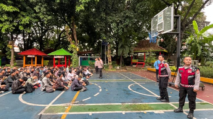 Panit Samapta Polsek Sawah Besar Amankan Seleksi Penerimaan Anggota Polri 2026 di SMKN 27 Jakarta