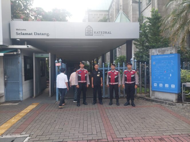 
					Pelayanan Kapolsubsektor Pasar Baru Dalam Giat Ibadah Warga di Gereja Katedral Sawah Besar