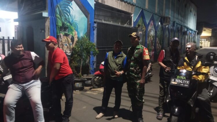 Ciptakan Wilayah Aman dan Kondusif, Koramil 05/Kramatjati-Makasar Gelar Patroli/Siskamling Bersama Komduk