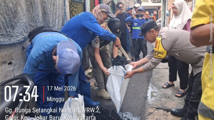 Kerja Bakti Gerebek Lumpur di Galur, Tiga Pilar dan Warga Bersinergi Cegah Genangan serta Jaga Kamtibmas