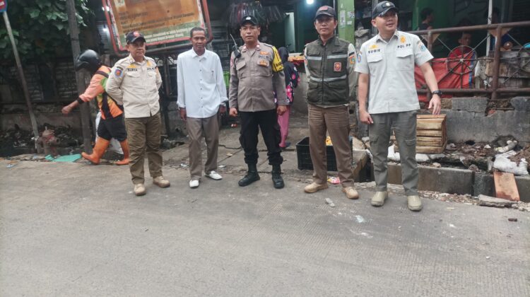 Tiga Pilar Johar Baru Tertibkan Aktivitas PKL Pasar Gembrong Secara Humanis