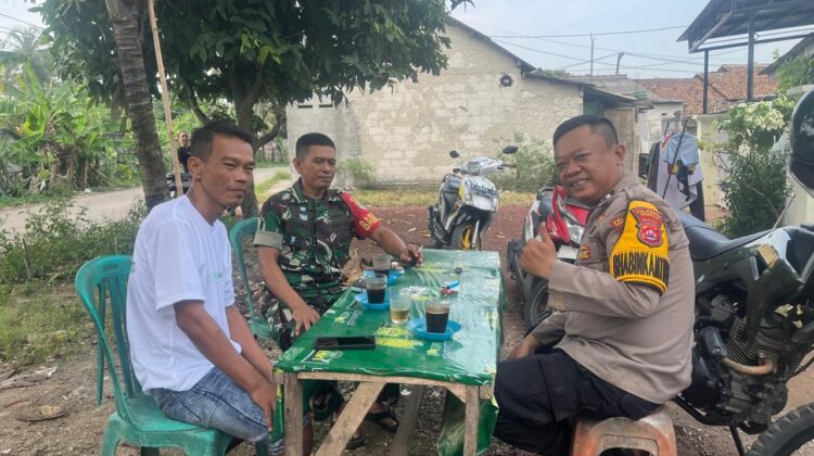 Babinsa Koramil 14/Panongan Gelar Komsos, Ajak Warga Jaga Kebersihan dan Keamanan Lingkungan