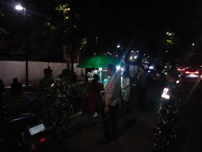 
					Pererat Sinergitas TNI-Polri, Koramil 03/Legok Gelar Patroli Gabungan Bersama Polsek