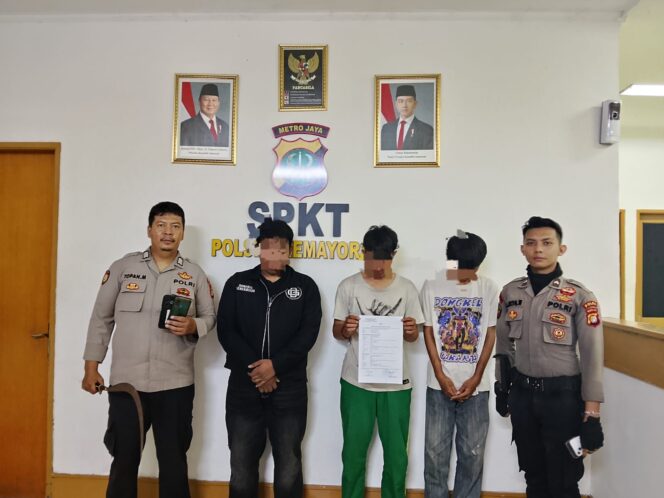 
					Respon Cepat Polri Melalui Layanan 110, Tiga Terduga Pelaku Tawuran dan Sajam Berhasil Diamankan