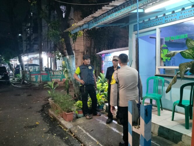 
					Melalui Siskamling dan Sambang Dialogis, Polri Bangun Rasa Aman di Tengah Warga