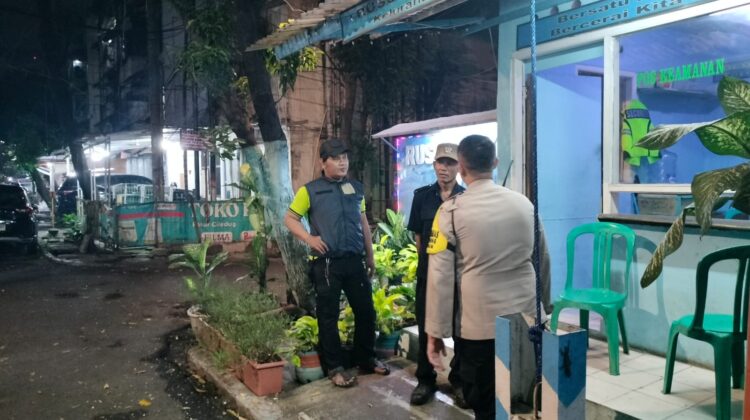 Melalui Siskamling dan Sambang Dialogis, Polri Bangun Rasa Aman di Tengah Warga