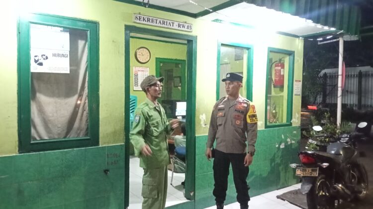 Bhabinkamtibmas Bungur Sambangi Pos Kamling RW 03, Ajak Warga Perkuat Keamanan Lingkungan