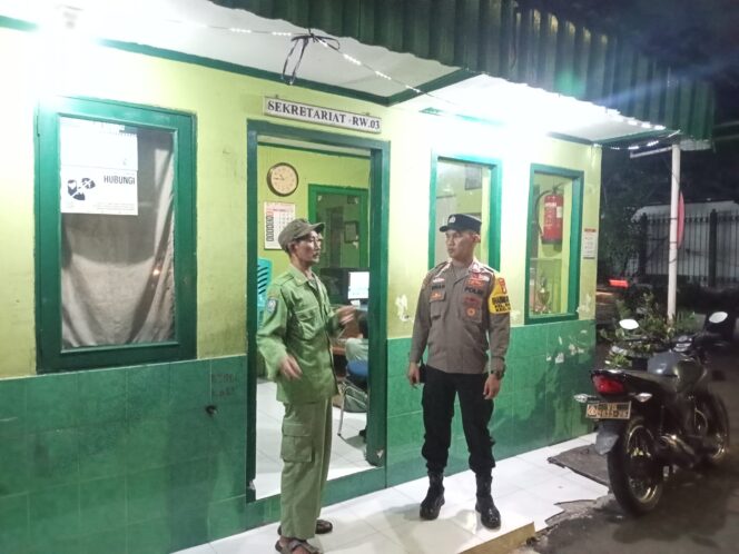 
					Bhabinkamtibmas Bungur Sambangi Pos Kamling RW 03, Ajak Warga Perkuat Keamanan Lingkungan