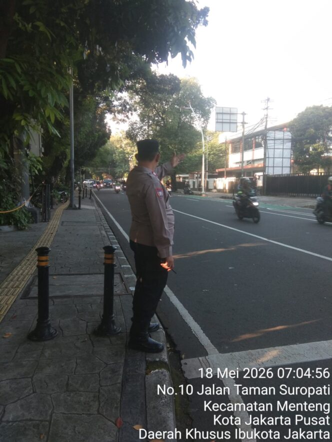 
					Bhabinkamtibmas Menteng Hadir Pagi Hari, Arus Lalin di Tl Cik Ditiro Tetap Tertib