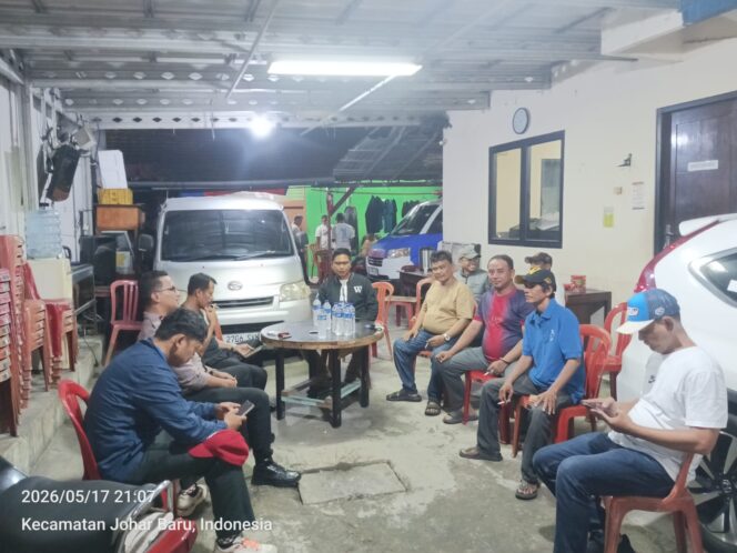 
					Sabuk Kamtibmas Diperkuat, Kanit Reskrim Bersama Bhabinkamtibmas dan Warga Patroli Hingga Dini Hari di Kampung Rawa