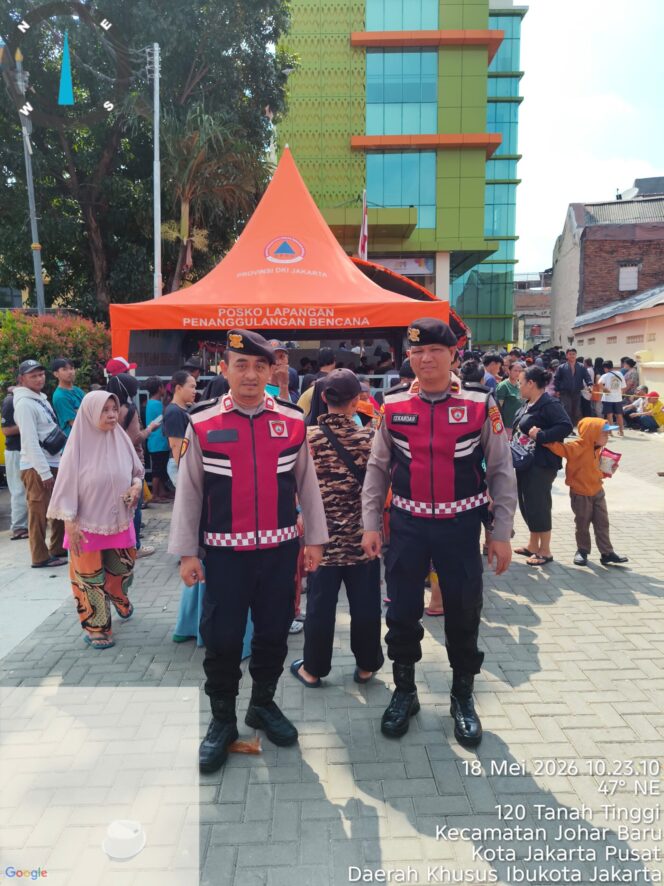 
					Patroli Jalan Kaki Humanis, Samapta Polsek Johar Baru Amankan Pembagian Sembako di Tanah Tinggi